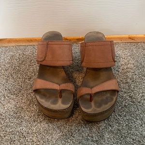 OTBT tan sandal platform wedge SIZE 7